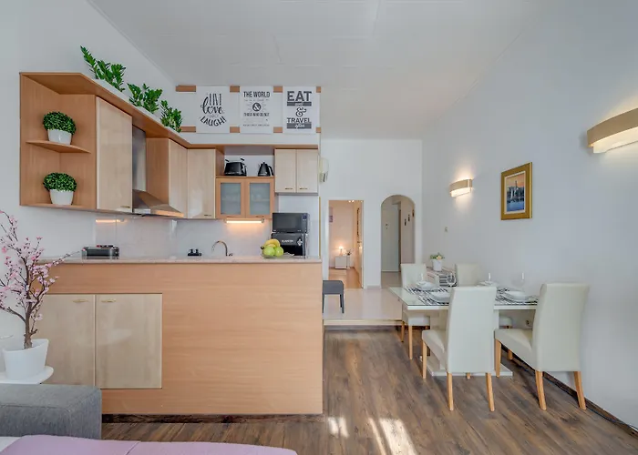 & Riva Lucija By Litto Апартаменти *